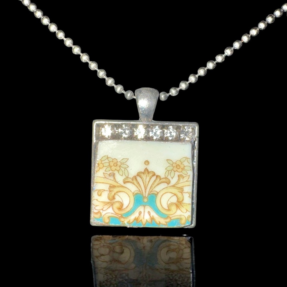 Silver and Gold Vintage-Style Necklace with Ornate Design - Picture 4 of 6